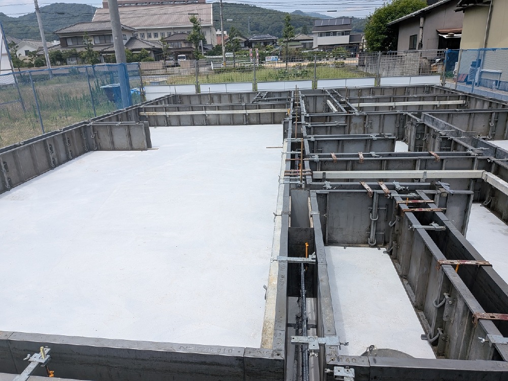 基礎工事：立上り型枠設置