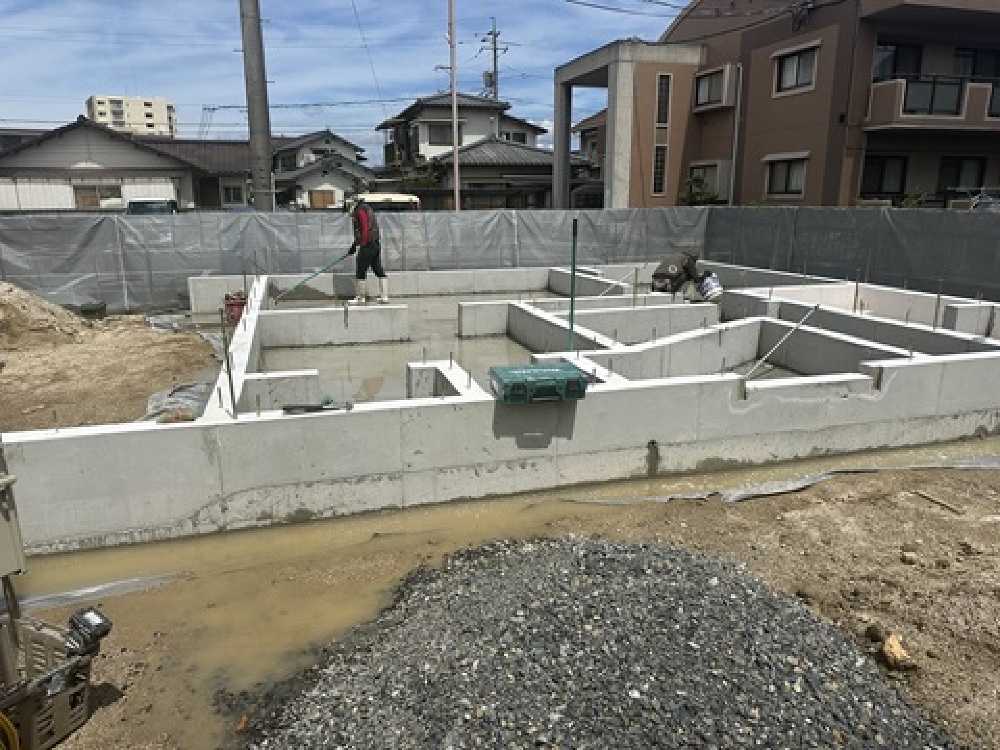 基礎工事中の大雨