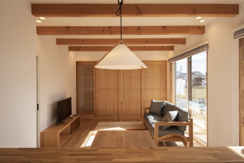 “光”と“風”を感じる空間設計　経年変化を楽しむ自然素材の家