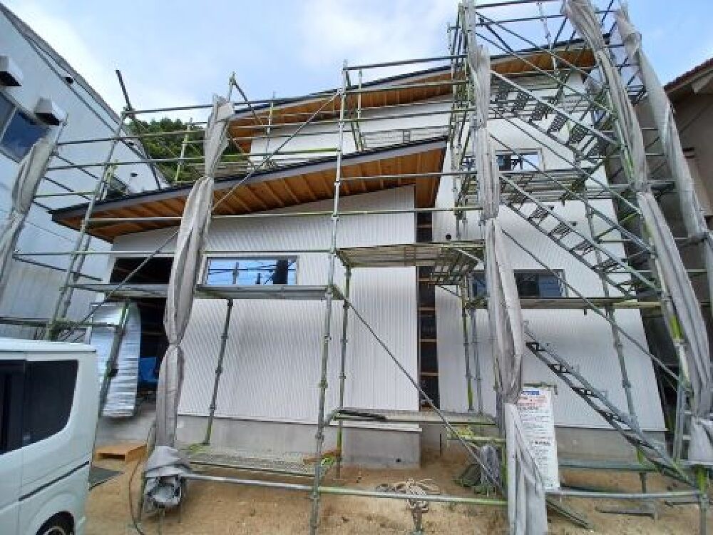 外装の工事中