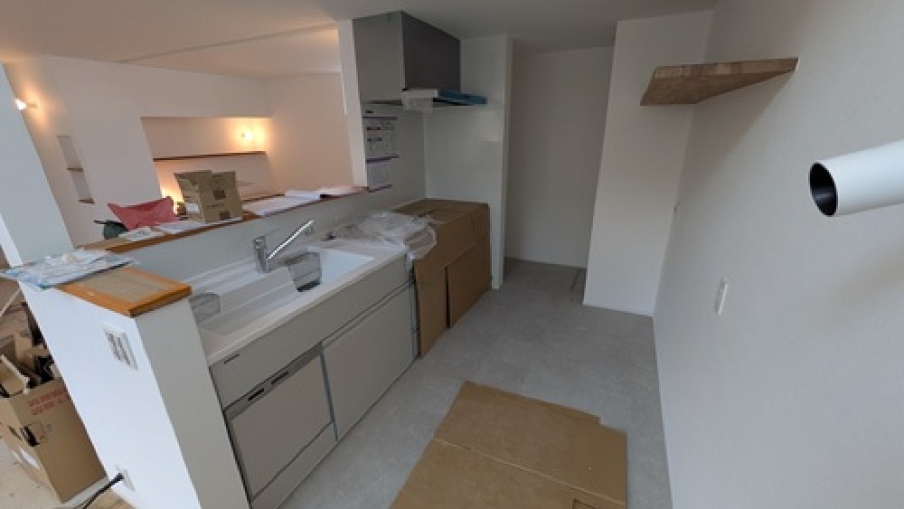 キッチンと床の施工が終わりました